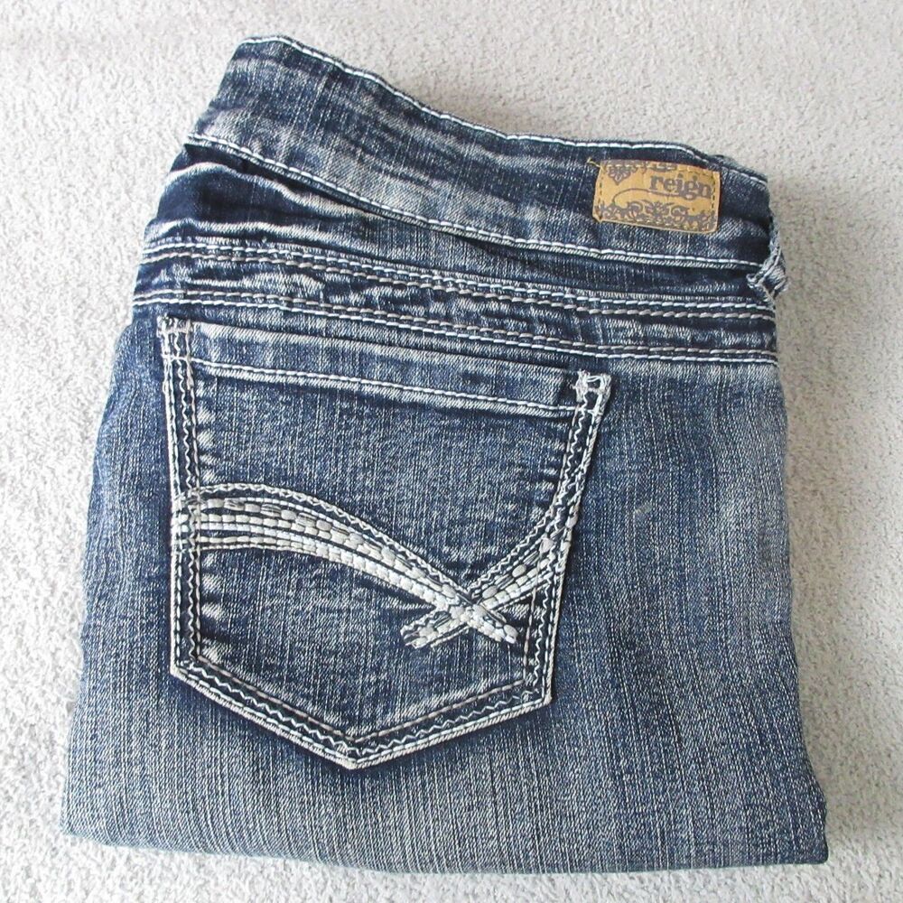 Reign Jeans Juniors 11 Cropped Distressed Cuff‎ Embroidered Pocket Medium Wash